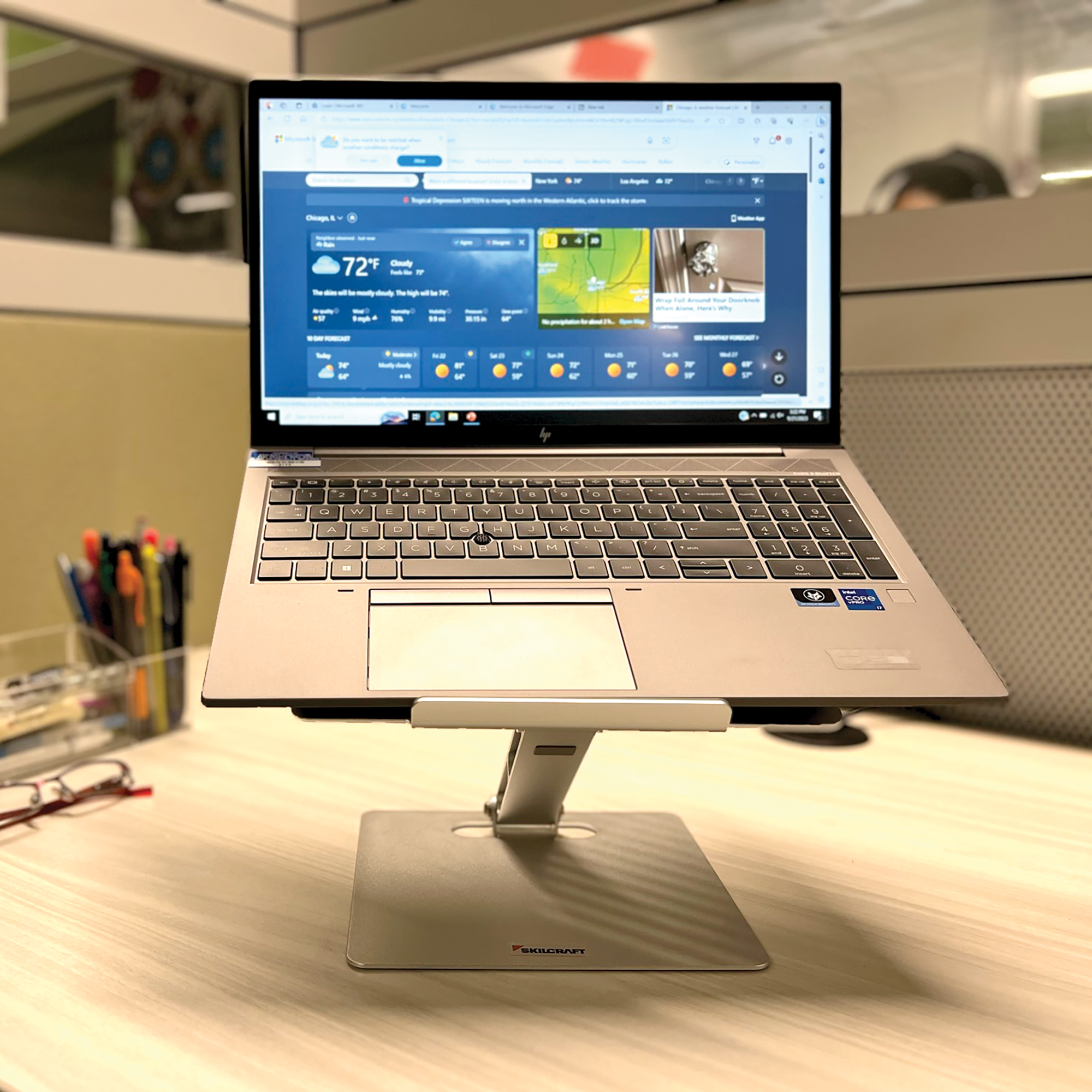 LAPTOP RISER (web)